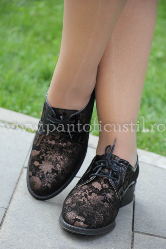 Pantofi casual din piele neagra cu imprimeu floral bronz