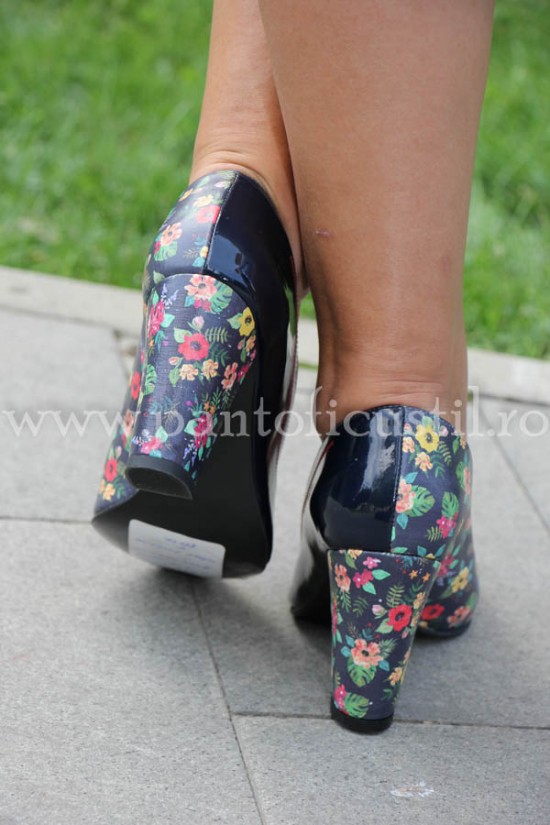 Pantofi eleganti din piele bleumarin cu imprimeu floral