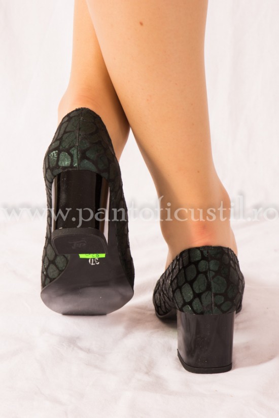 Pantofi din piele neagra cu imprimeu verde inchis si toc mic