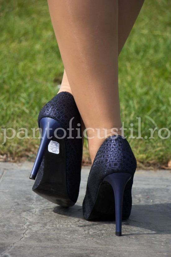 Pantofi stiletto dama din piele bleumarin texturata