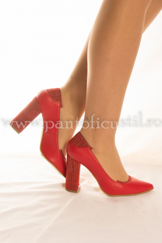 Pantofi rosii din piele naturala cu varf ascutit si toc gros