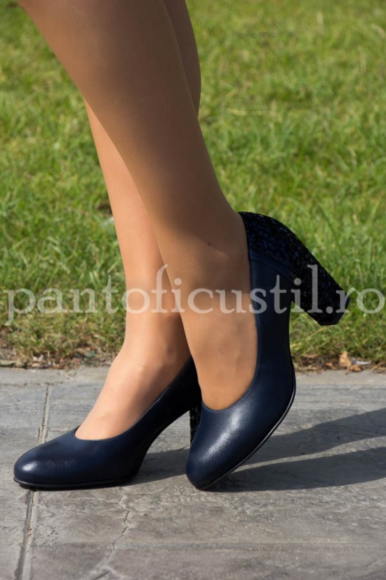 Pantofi bleumarin din piele naturala cu toc de 7 cm