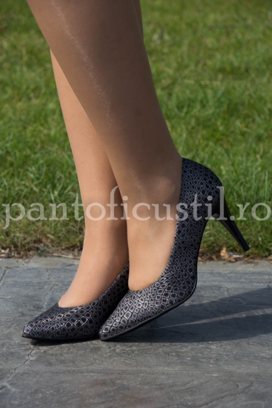 Pantofi stiletto din piele neagra cu print argintiu
