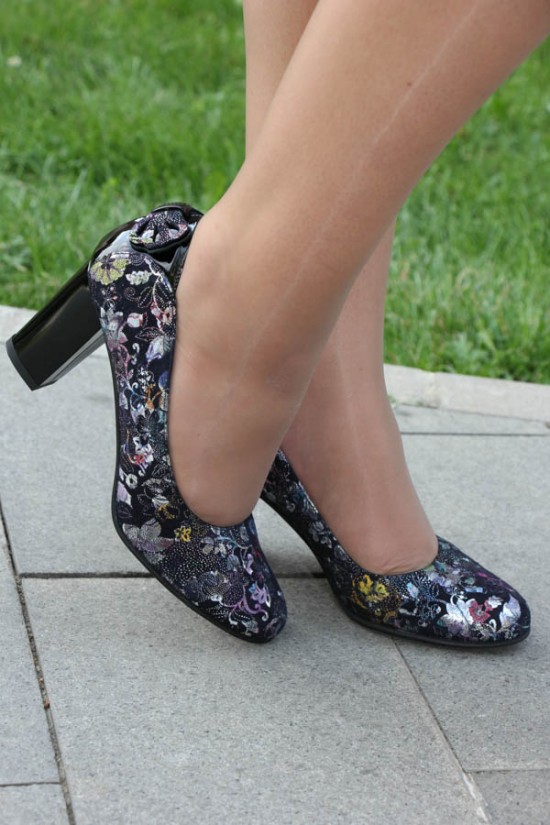 Pantofi cu imprimeu floral din piele cu toc gros