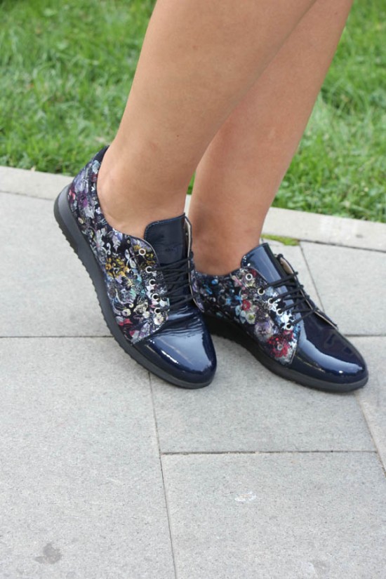 Pantofi cu talpa joasa  cu imprimeu multicolor